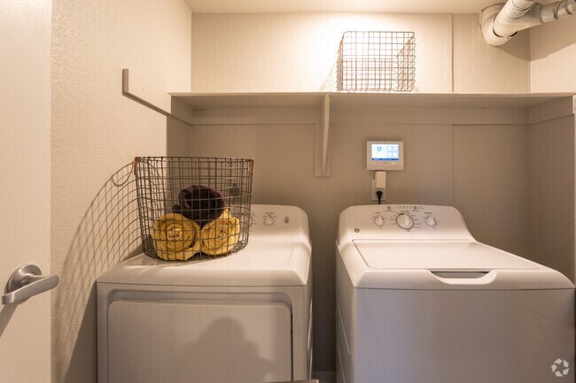 1BR, 1BA - 747 SF - The Lennox