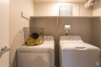 1BR, 1BA - 747 SF - The Lennox