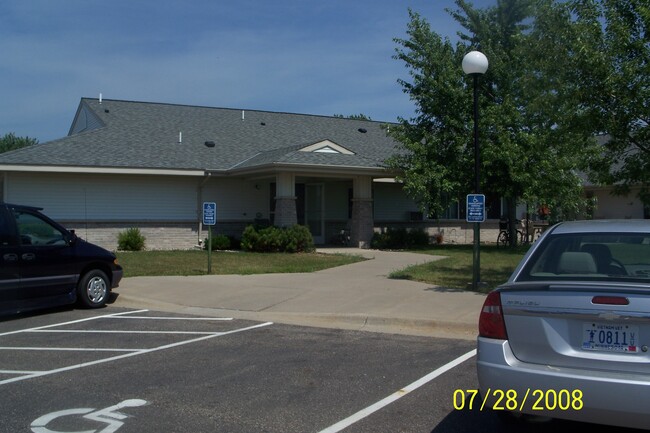 Building Photo - Knollwood Square Apartments