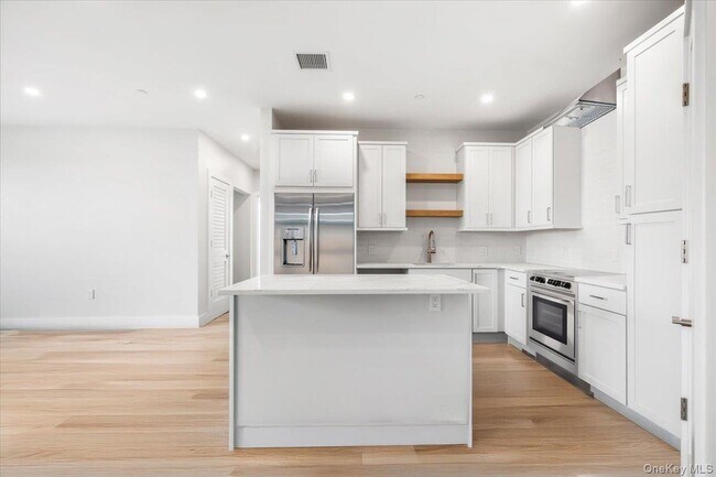 Building Photo - 132 Halstead Ave