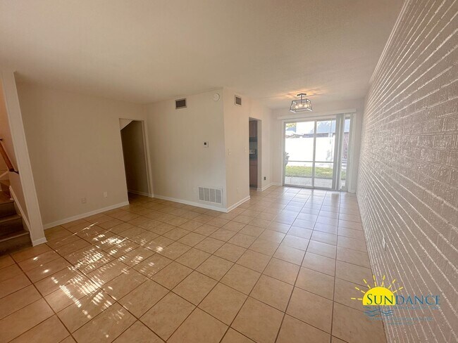Foto del edificio - PRICE IMPROVEMENT - Beautiful 2 Bedroom Ho...