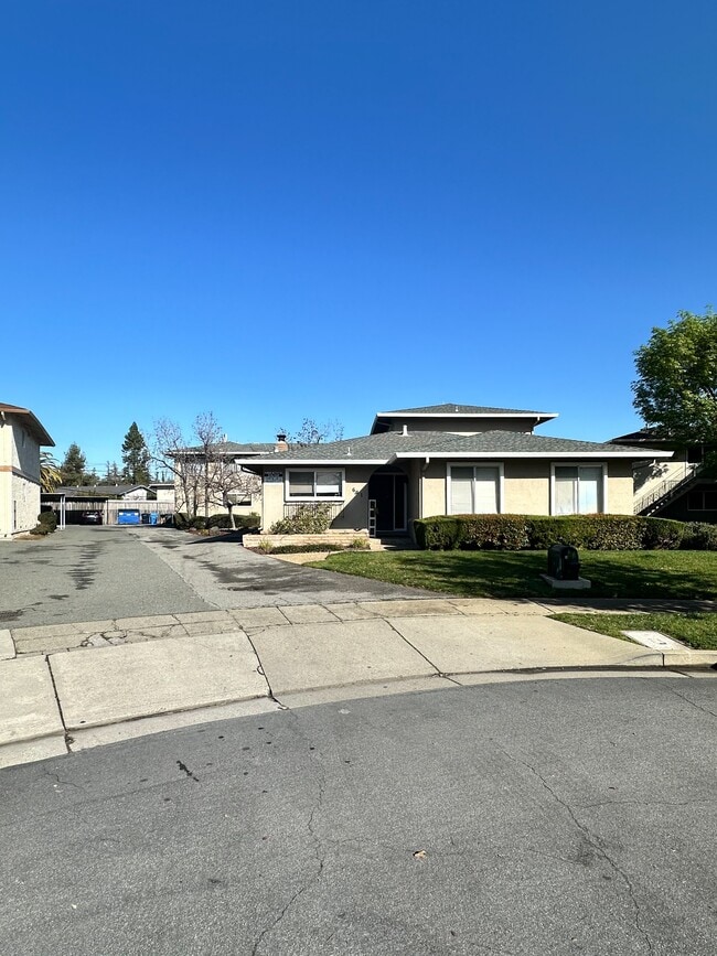 Building Photo - 691 Ontario Ct