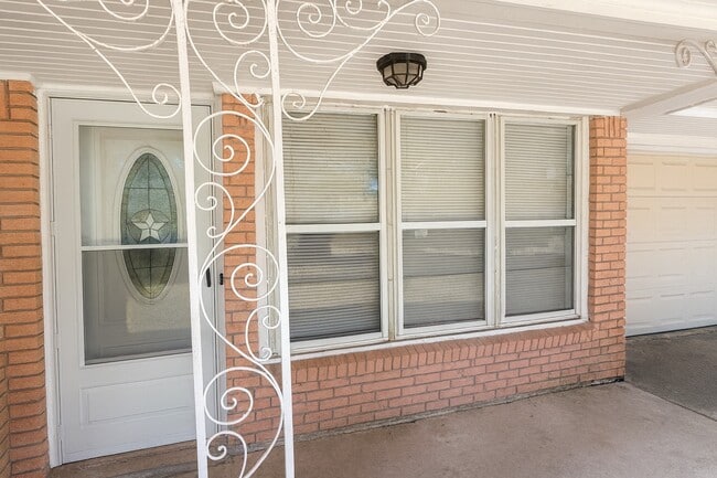 Foto del edificio - 4053 Silverwood Dr
