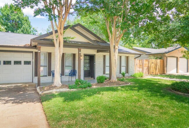Building Photo - 7002 Whispering Oaks Dr