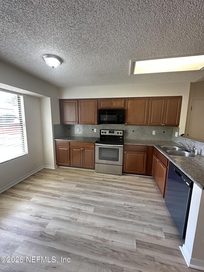 Foto del edificio - 4790 Cinnamon Fern Dr