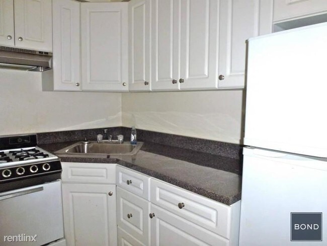 Building Photo - 1 br, 1 bath Apartment - 121 W 81st St