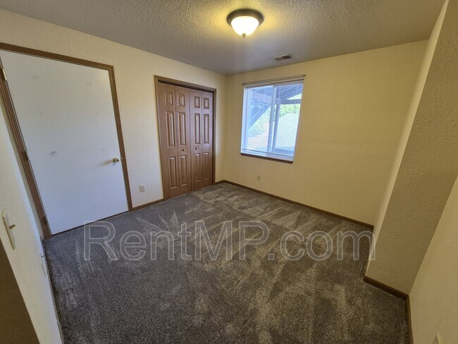 Foto del edificio - 1021 S Mission St