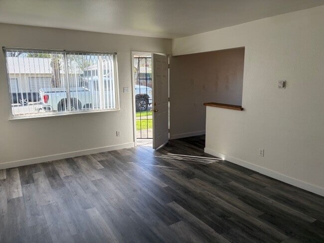 Building Photo - 3rd