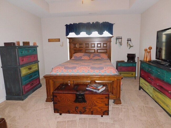 Foto del edificio - CUTE 4 BEDROOM AVAILABLE NOW