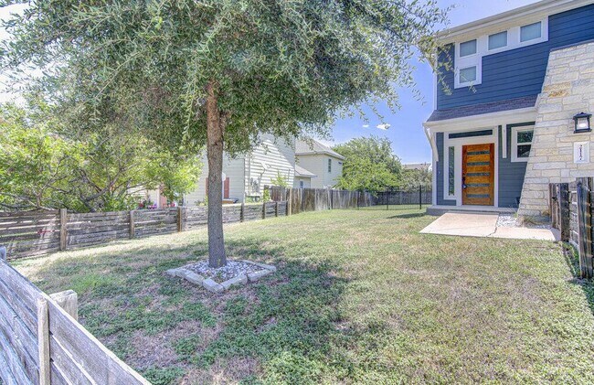 Foto del edificio - 2117 Maxwell Ln