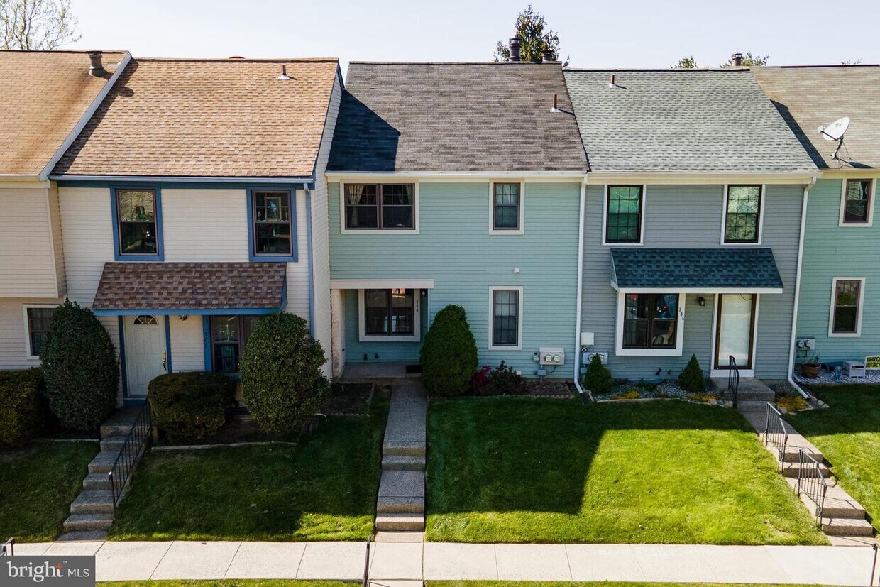 Primary Photo - 304 McKean Ct