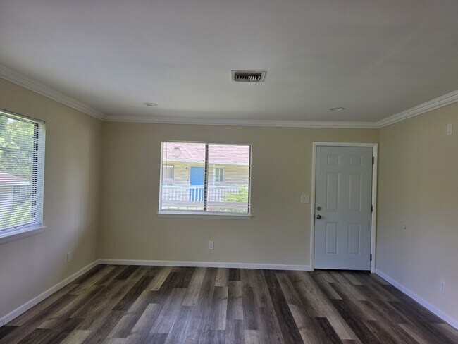 Foto del edificio - 2455 Thomasson Dr