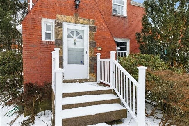 Foto del edificio - 3841 Lawnview Ave