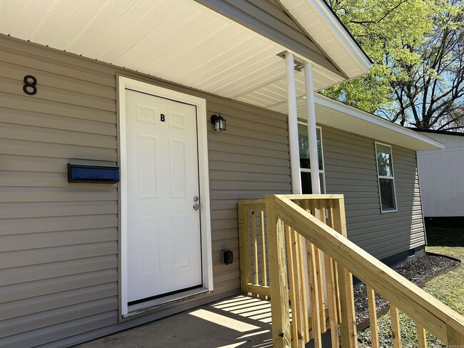 Building Photo - 8 Hiland Pl