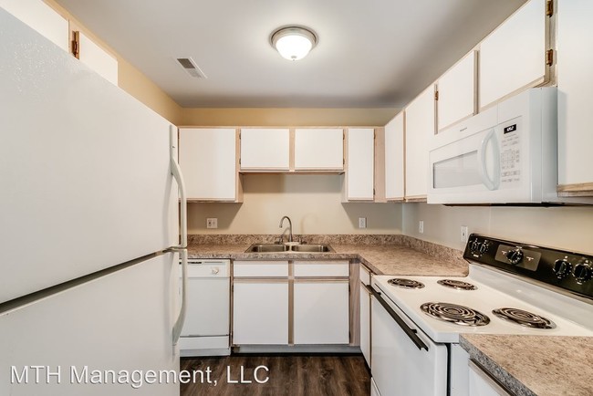 Building Photo - 2 br, 1 bath Apartment - 1060 Aaron Drive