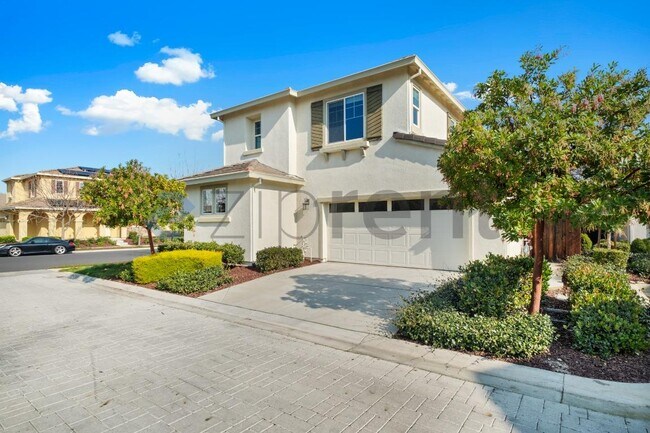 Building Photo - 2060 Salice Wy