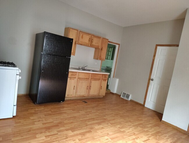 Foto del edificio - 2425-27 W Greenfield Ave
