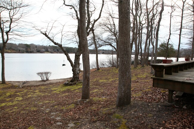 Building Photo - 125 Lakeside Dr E