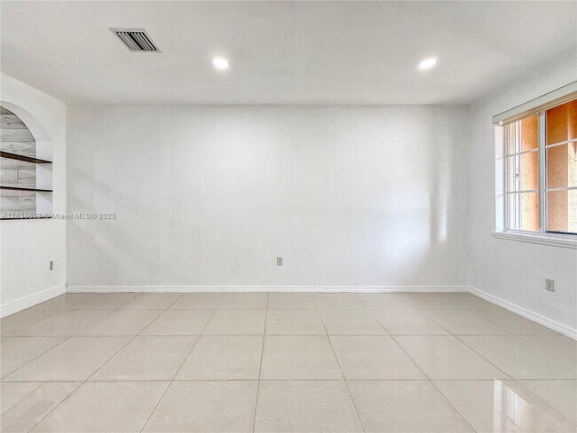 Foto del edificio - 16562 SW 71st Terrace