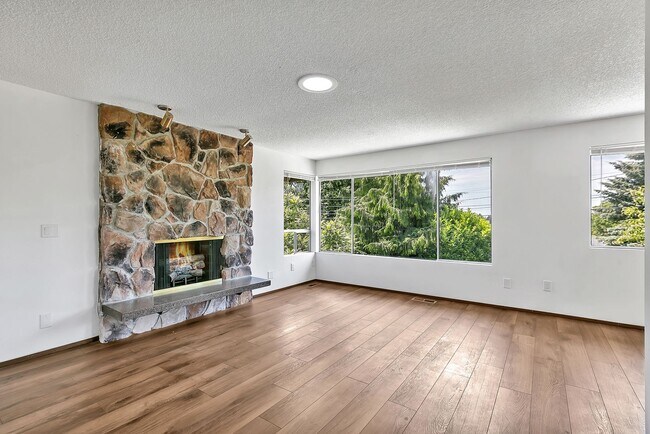 Foto del edificio - Fully Renovated 3BD Upper Duplex with Garage & Garden in West Seattle