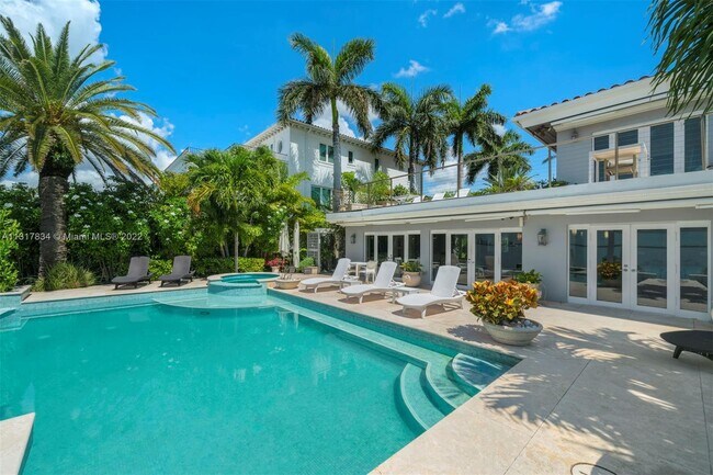 Building Photo - 1470 S Treasure Dr