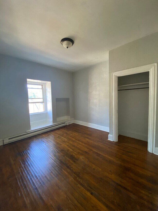 228 W Vine St Unit Apt 3, Lancaster, PA 17603 Room for Rent in