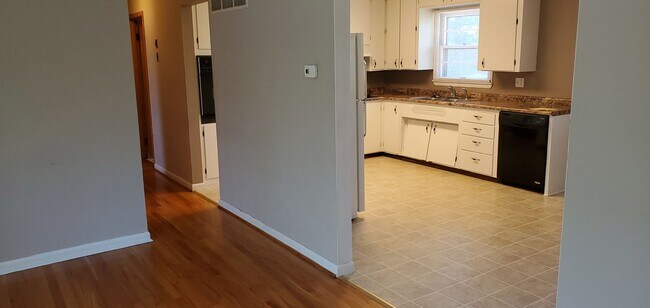 Foto del edificio - 1607 Highridge Dr