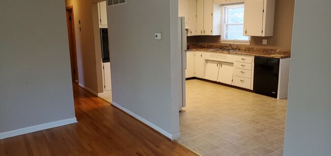 Building Photo - 1607 Highridge Dr