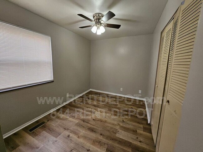 Foto del edificio - 1531 E Riverside Dr