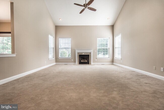 Building Photo - 7 Amaryllis Ln