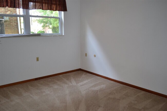 Foto del edificio - 422 S Henderson St