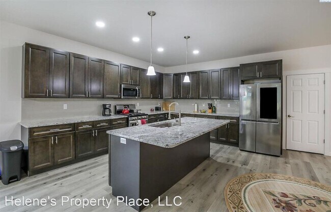 Building Photo - 3 br, 2 bath House - 600 SW Umatilla Ct.