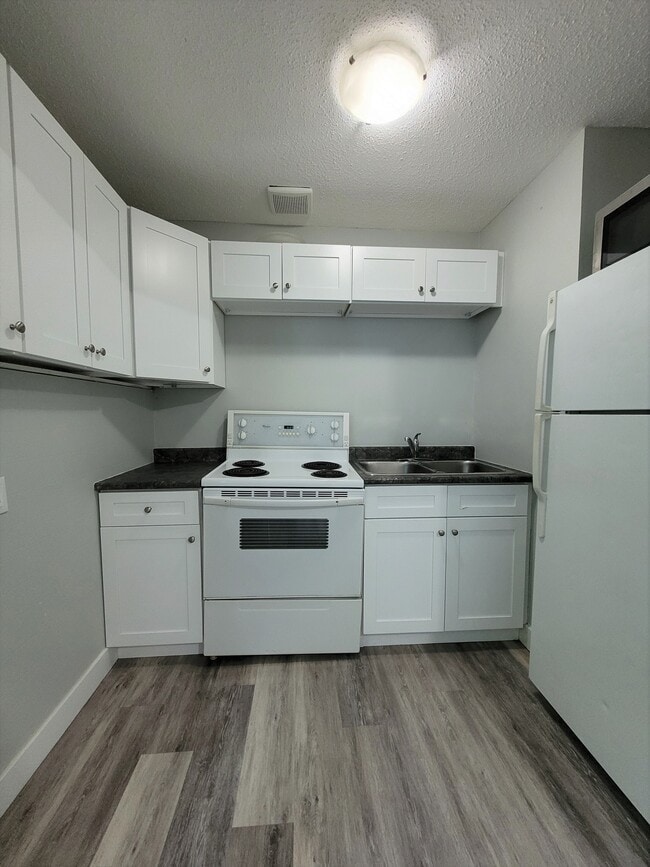 Building Photo - 3963B 4th Avenue, Prince George, BC, Canada