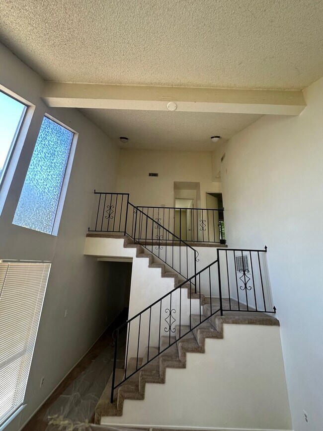 Foto del edificio - Duplex for RENT!