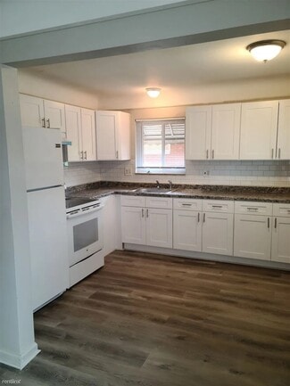 Kitchen 1 - Hoover Street Apartments