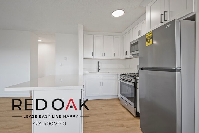 Building Photo - Stunning Top Floor One Bedroom with Privat...