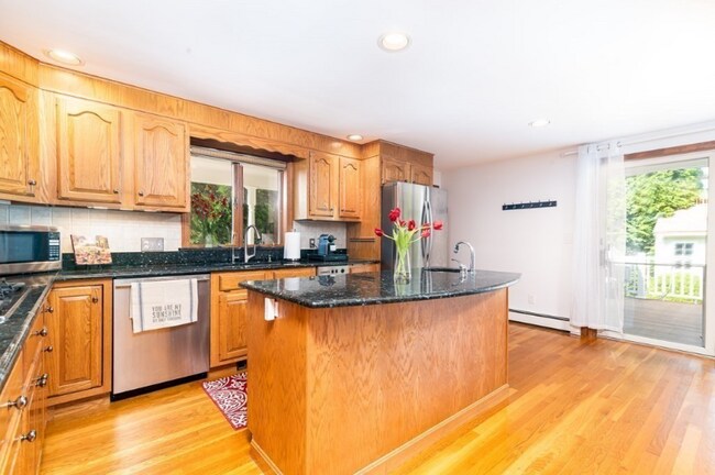 Building Photo - 76 Shawmut St