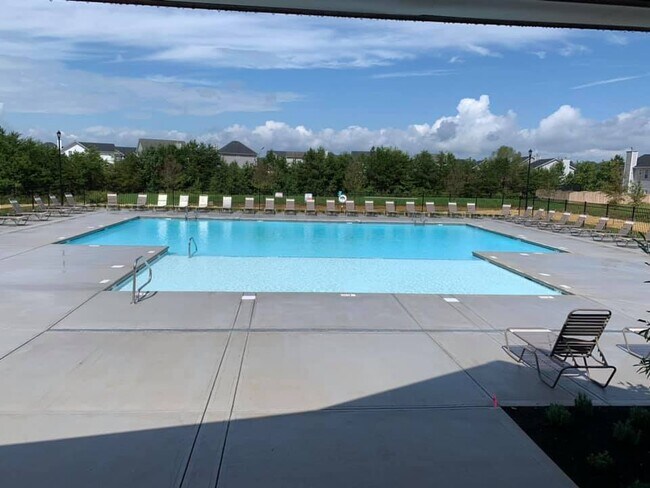 Foto del edificio - 3212 Song Sparrow Dr