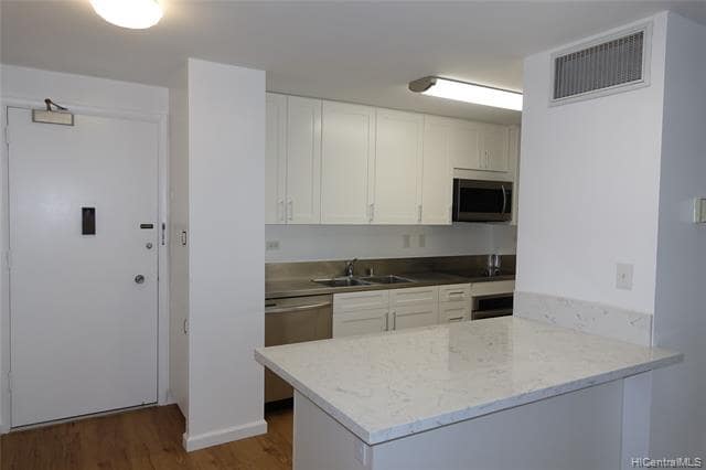 Building Photo - 1561 Kanunu St
