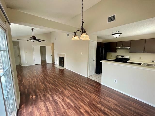 Foto del edificio - 2305 Dowd Ln