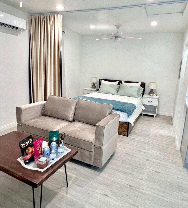 Building Photo - 328 S Pickering Way