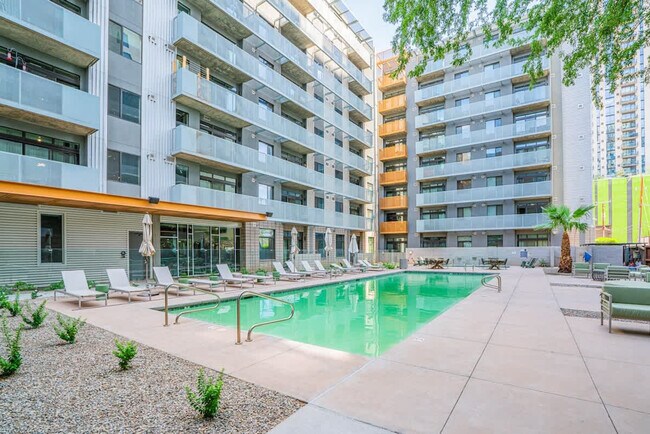 Foto del edificio - 333 E Roosevelt St