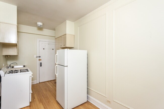 Foto del edificio - 2328 N Lincoln Park W