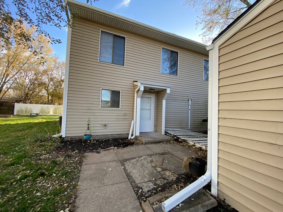 Welcome Home 510 NW 5th St, Earlham - 510 NW 5th St