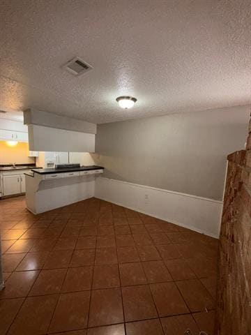 Building Photo - 708 E Pecan St