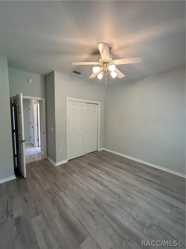 Building Photo - 2675 N Canterbury Lake Dr