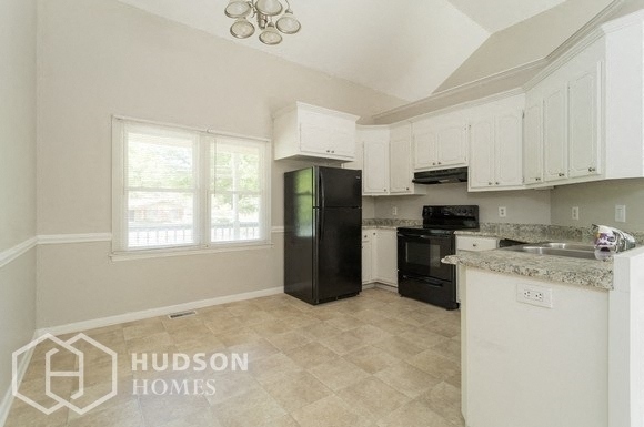 Building Photo - AVAILABLE NOW! - 144 Avondale Rd, Greenwoo...
