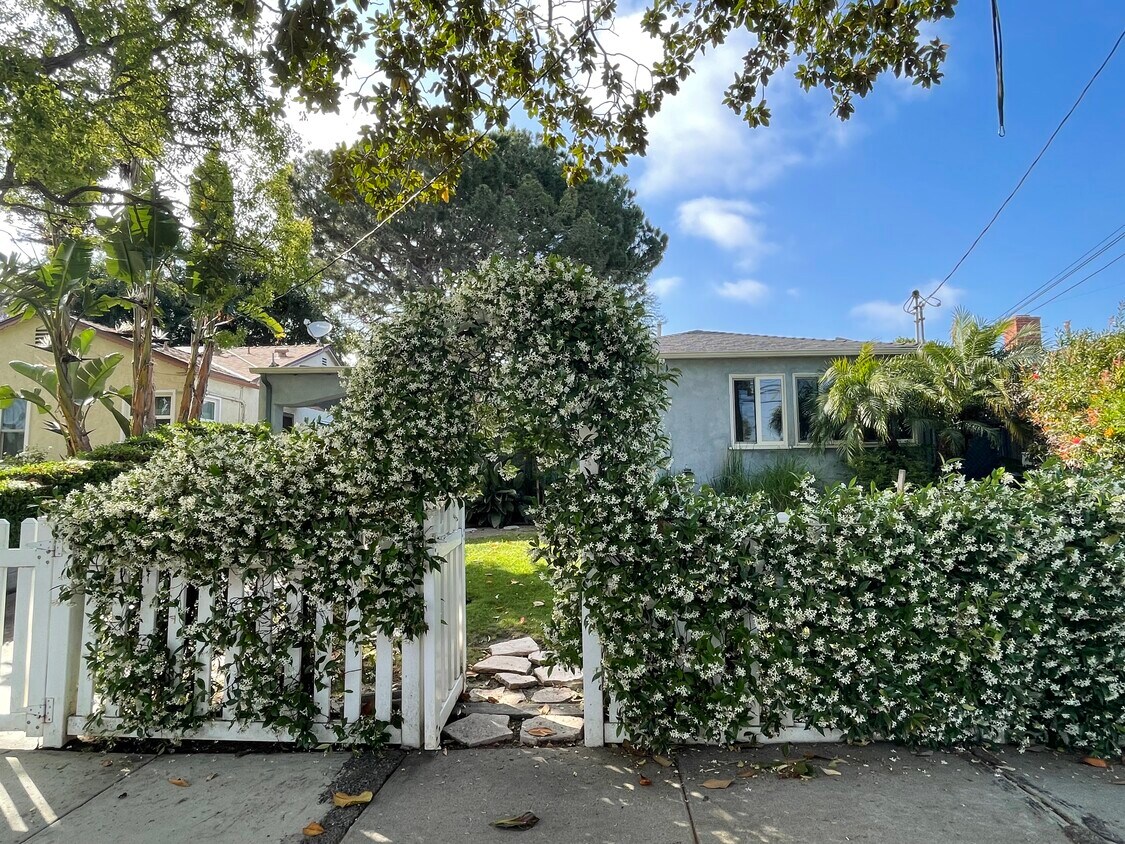 Primary Photo - 11419 Charnock Rd