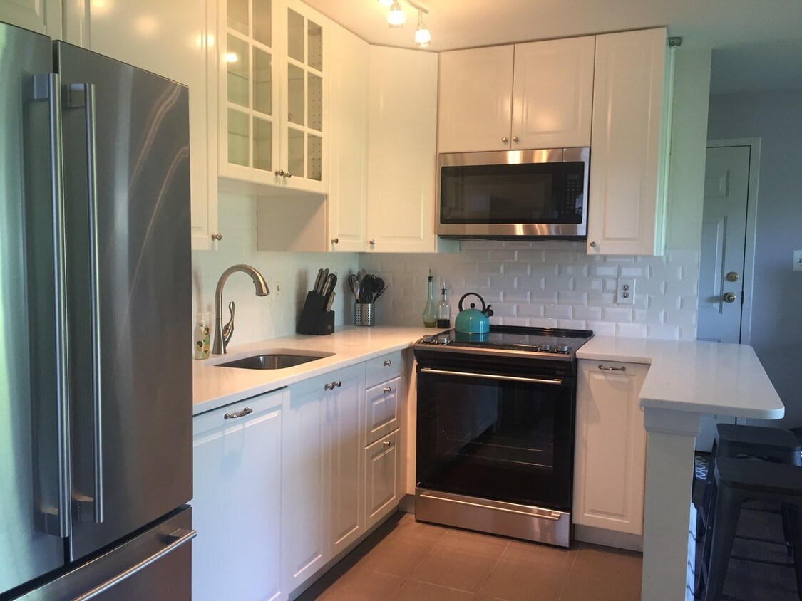Brand new kitchen - 1807 Dewitt Ave