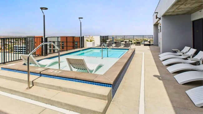 Piscina en la azotea - Watermark Apartments